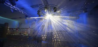 Partybeleuchtung Discokugel blau Dancefloor Lichttechnik Event