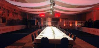 Festtafel Podestsytem Nivtec Cateringfläche Podestbau Tisch