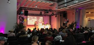Messe Veranstaltungstechnik Bühne Medientechnik Leinwand Hintergrund Beamer Videotechnik Kamerabild