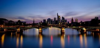 Frankfurt am Abend Brücke Eiserner Steg Skyline